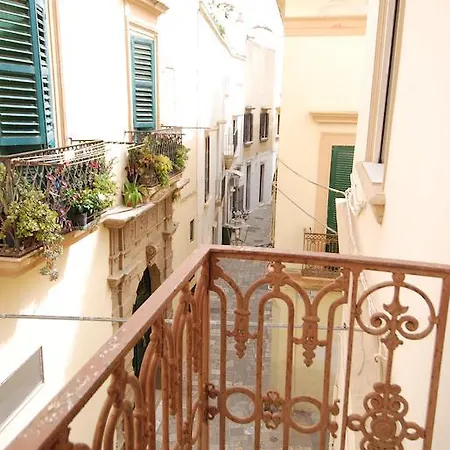 Alojamento de Acomodação e Pequeno-almoço B&B Il Centro Storico 2*
