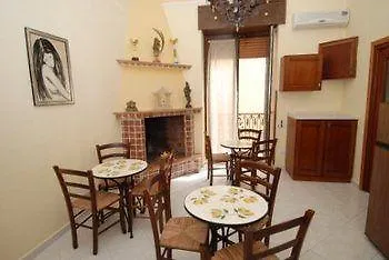 Alojamento de Acomodação e Pequeno-almoço B&B Il Centro Storico 2*