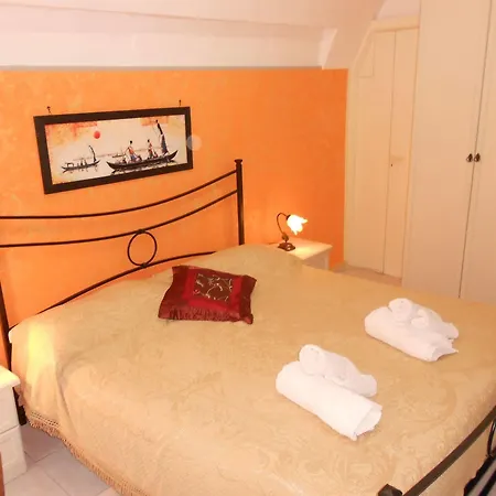 Alojamento de Acomodação e Pequeno-almoço B&B Il Centro Storico 2*